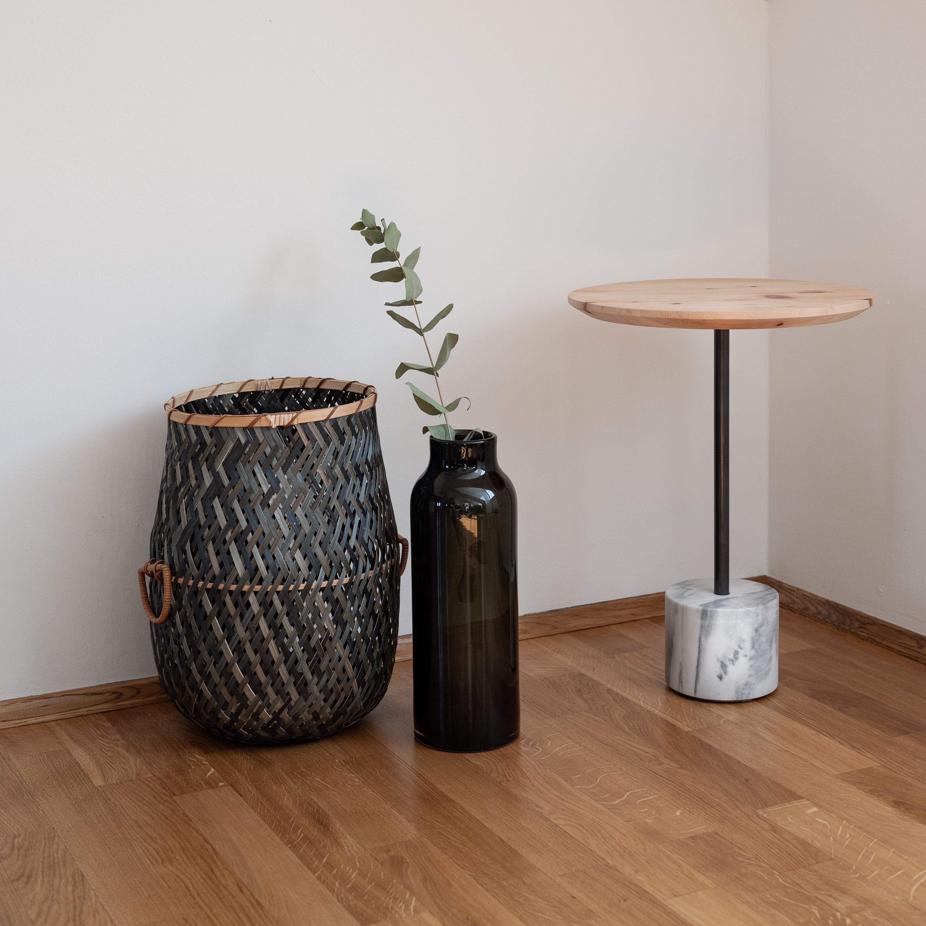 Beistelltisch FROI – Zirbenholz & Laaser Marmor